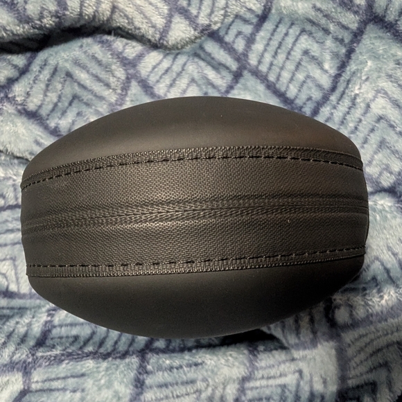 Beats Black Hard-Shell Headphone Case (EUC) - Picture 4 of 7